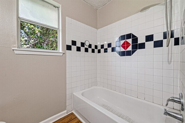 Building Photo - 13847 Cherry Hollow Ln