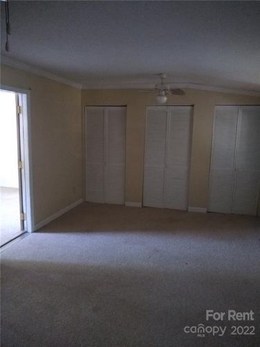 Building Photo - 5585 George Henry Dr