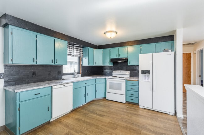 Building Photo - 924 E Georgia Ave