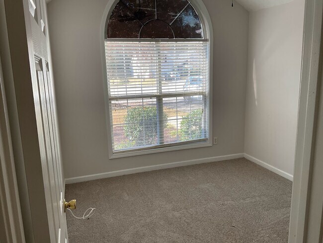 Building Photo - 919 Autumn Glen Way