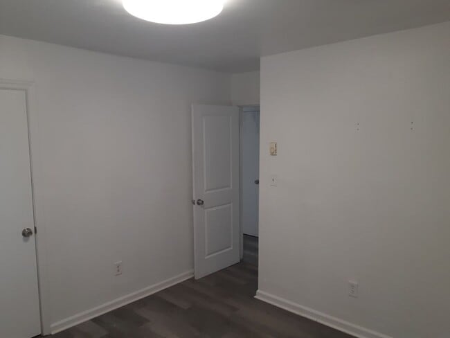 Building Photo - 8851 Plymouth St