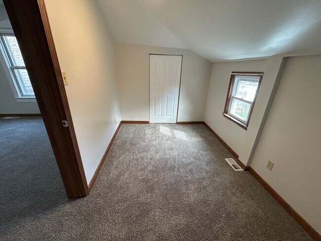 Building Photo - 1039-1039 S 12th St