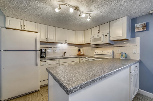 Building Photo - 23223 Front Beach Rd