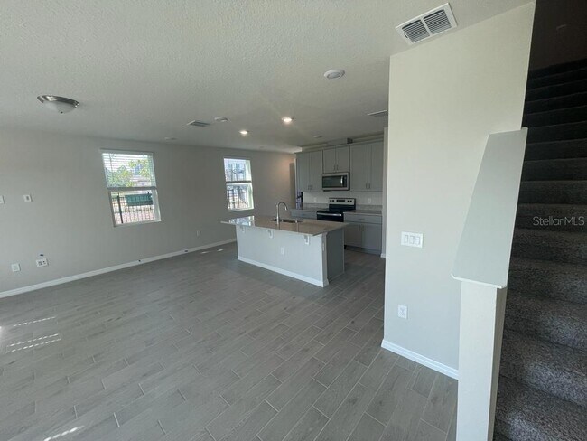 Building Photo - 407 Legacy Lp
