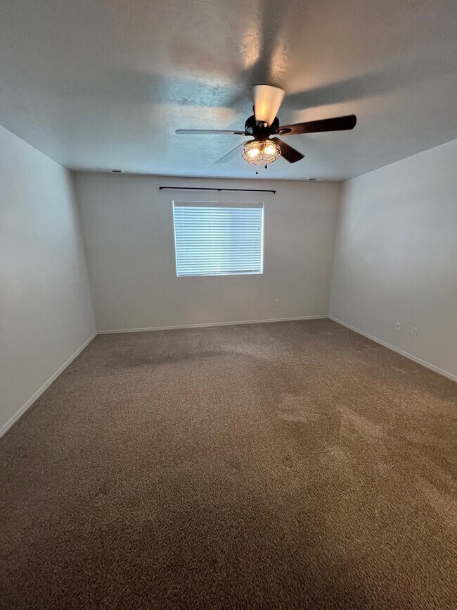 Building Photo - 3 Bed 2 Bath Nampa!