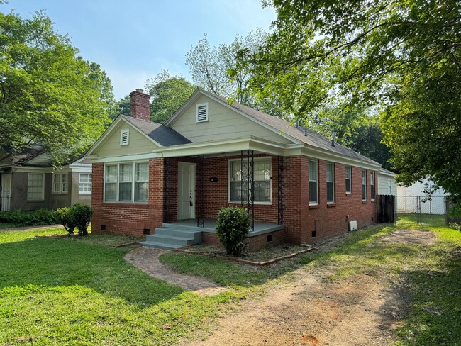 Primary Photo - Gorgeous Features! 3 Bedroom with Bonus room