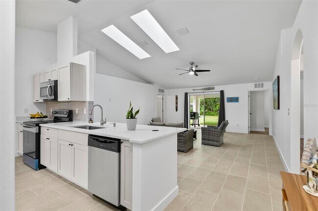 Building Photo - 64 Radcliffe Dr