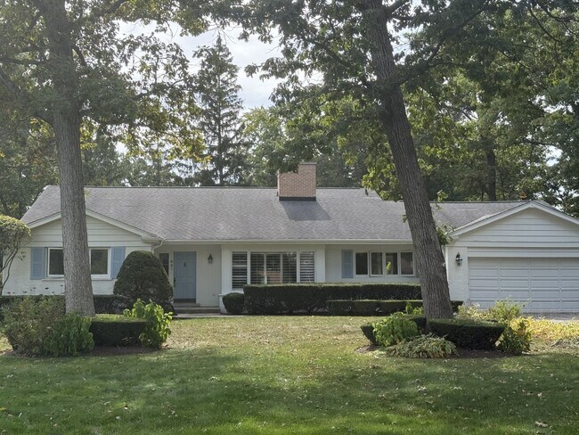 Primary Photo - 687 Linden Ave