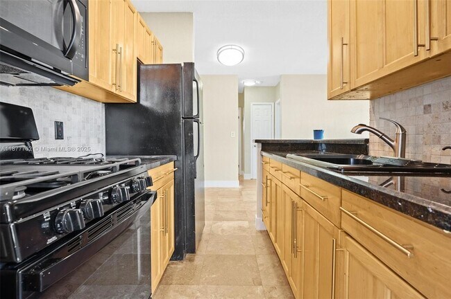 Building Photo - 7315 Byron Ave