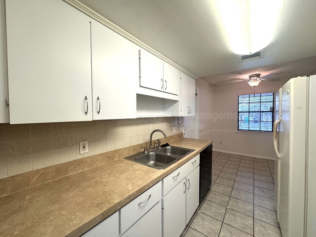 Building Photo - 4589 Lighthouse Cir