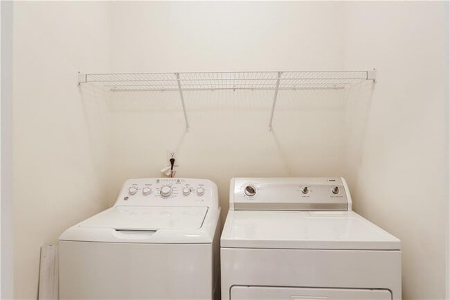 Building Photo - 5060 Windcrest Ln