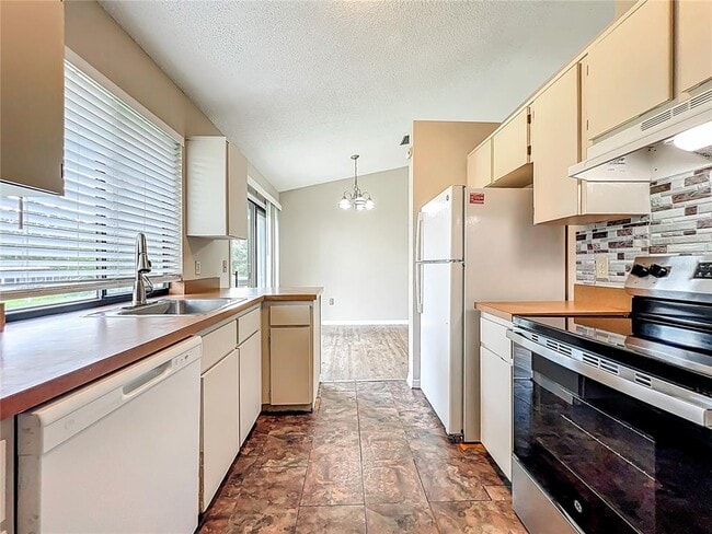 Building Photo - 3665 SW 151st St