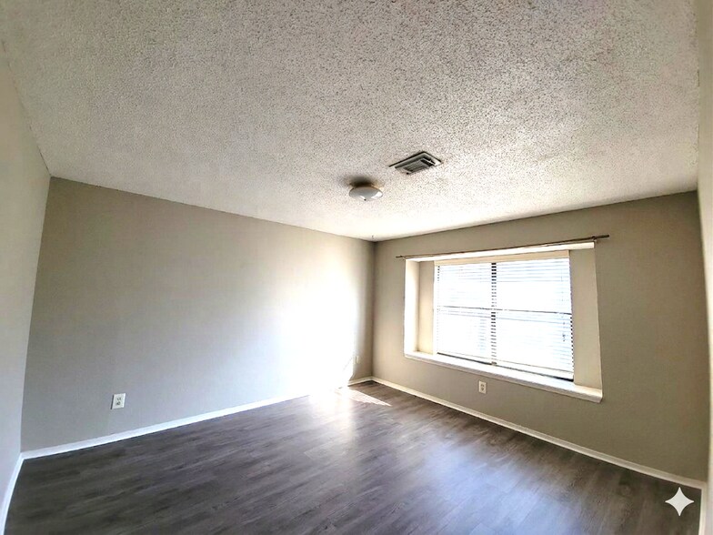 Building Photo - 6301 Fairlane Dr