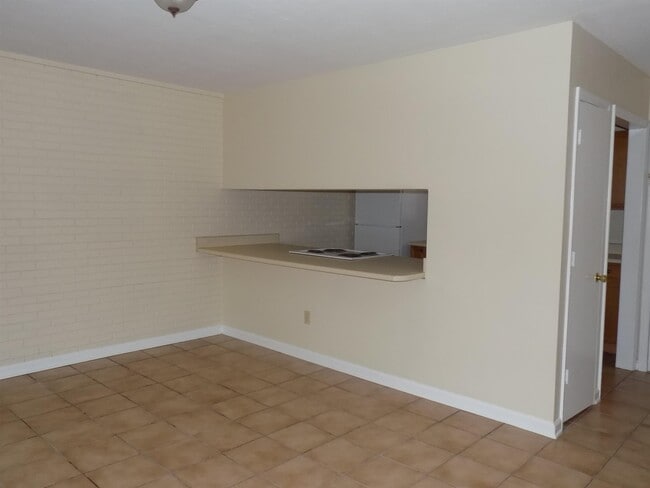 Building Photo - 2129 Corinne St