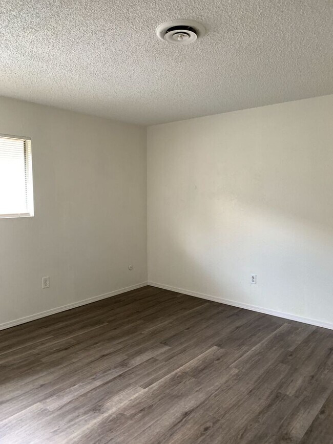 Building Photo - 4401 Parkwood Ct