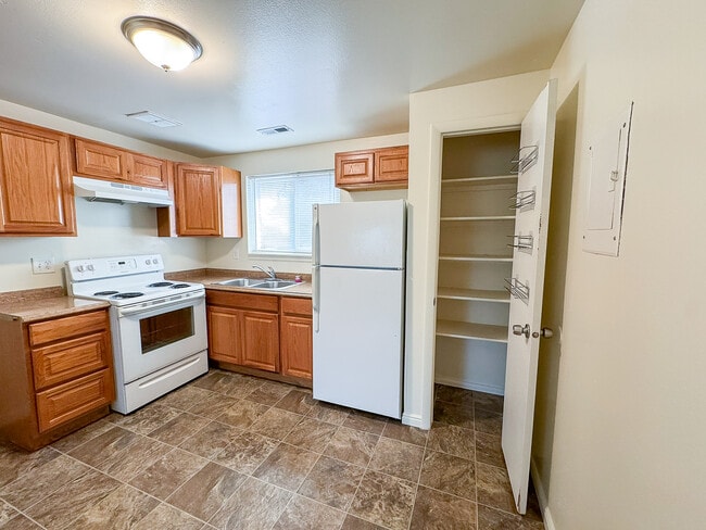 Building Photo - 359 S 150 W