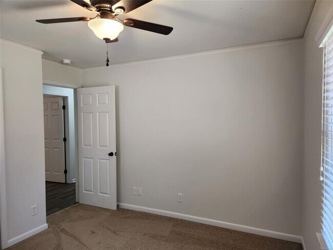 Building Photo - 628 Shadow Ln