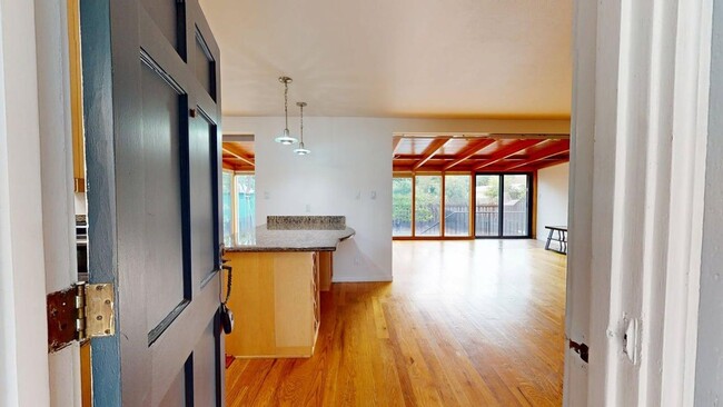 Building Photo - Sunny Greenbrae Single-Level with Pool + K...