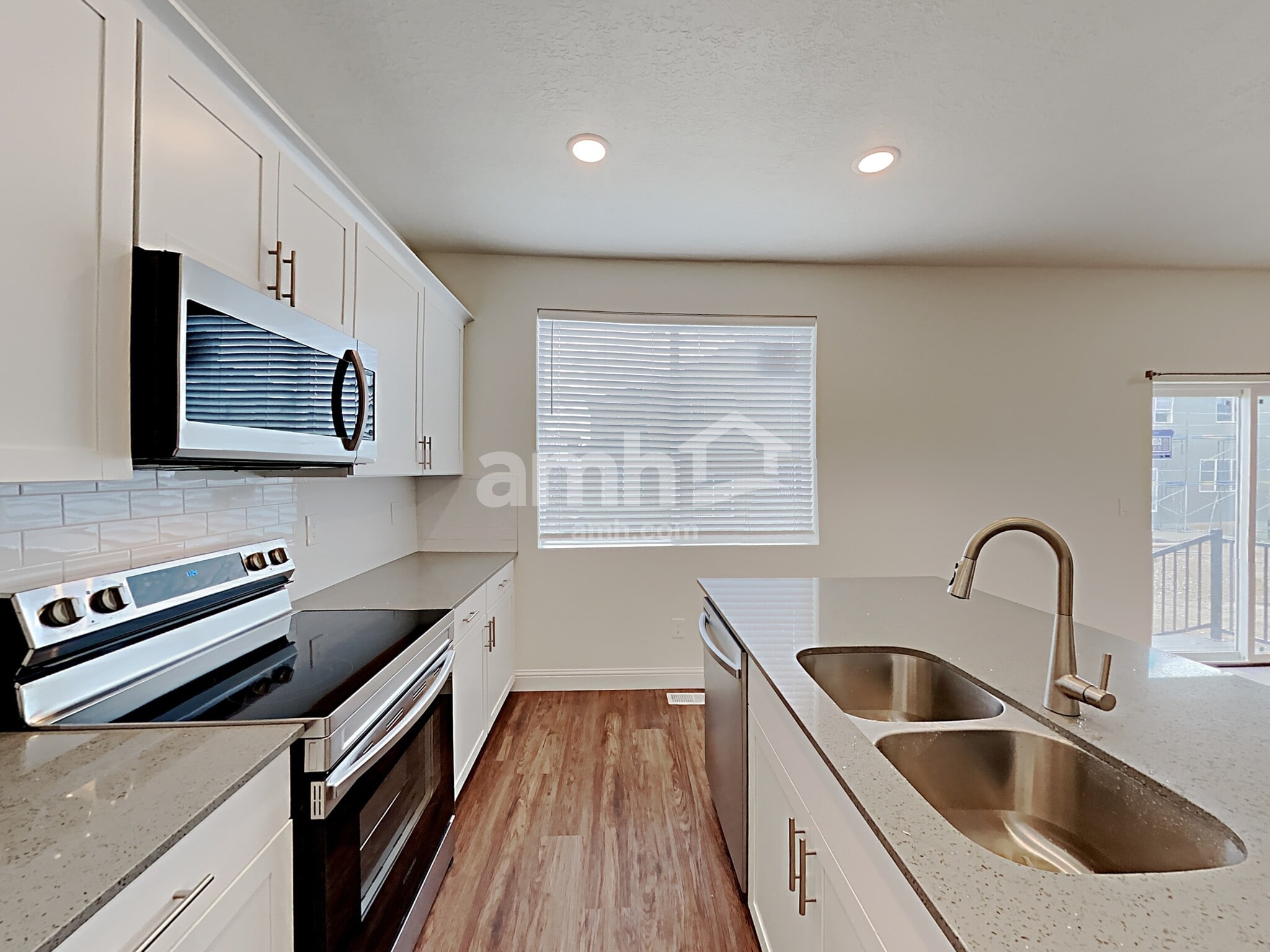 Building Photo - 2412 E Surry Way