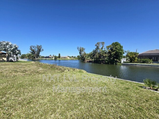 Building Photo - 1811 NE 2nd St