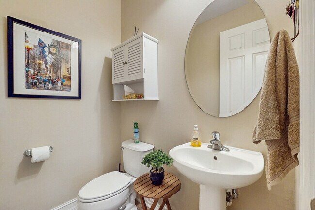 Building Photo - 9115 Capistrano St S