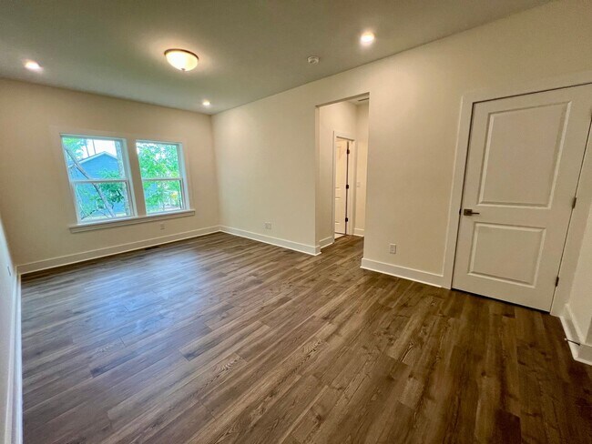 Building Photo - 2429 Vetrina Wy
