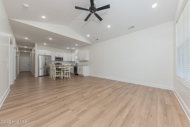 Building Photo - 111 Hampton Ct