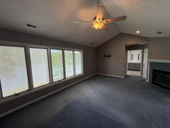 Building Photo - Carolina Lakes