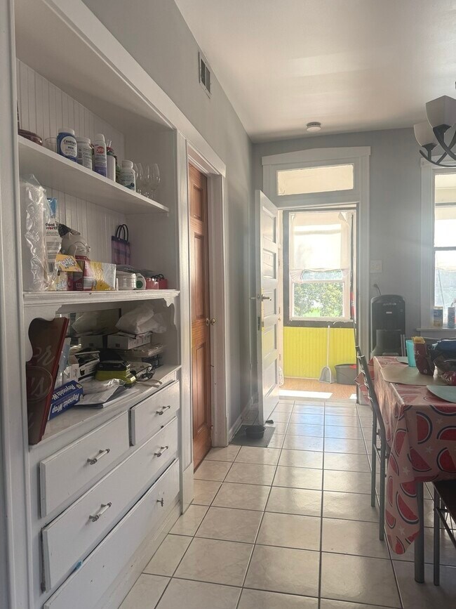 Building Photo - 2971 S Lyman St