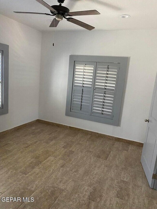 Building Photo - 4001 Trowbridge Dr