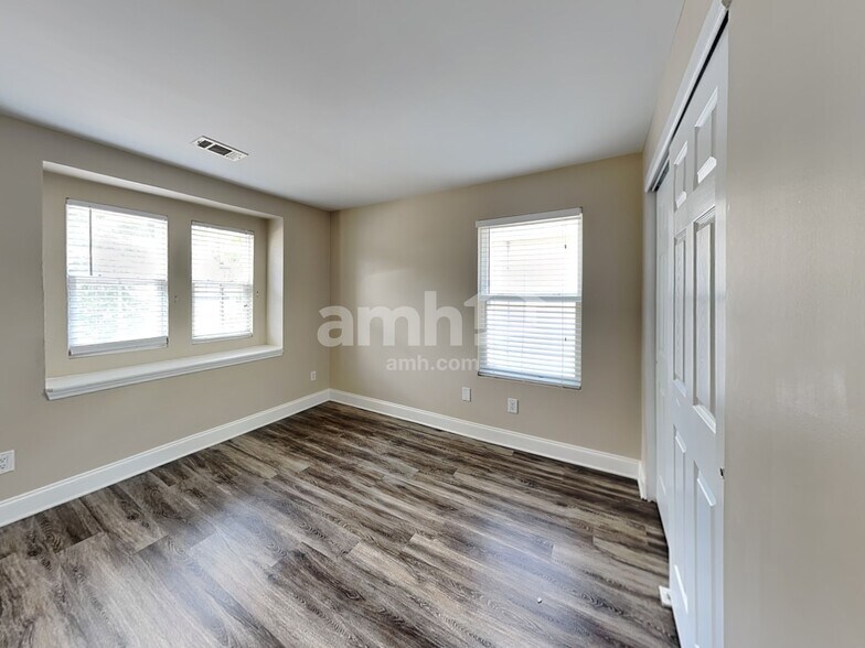 Building Photo - 2774 Jordan Ln