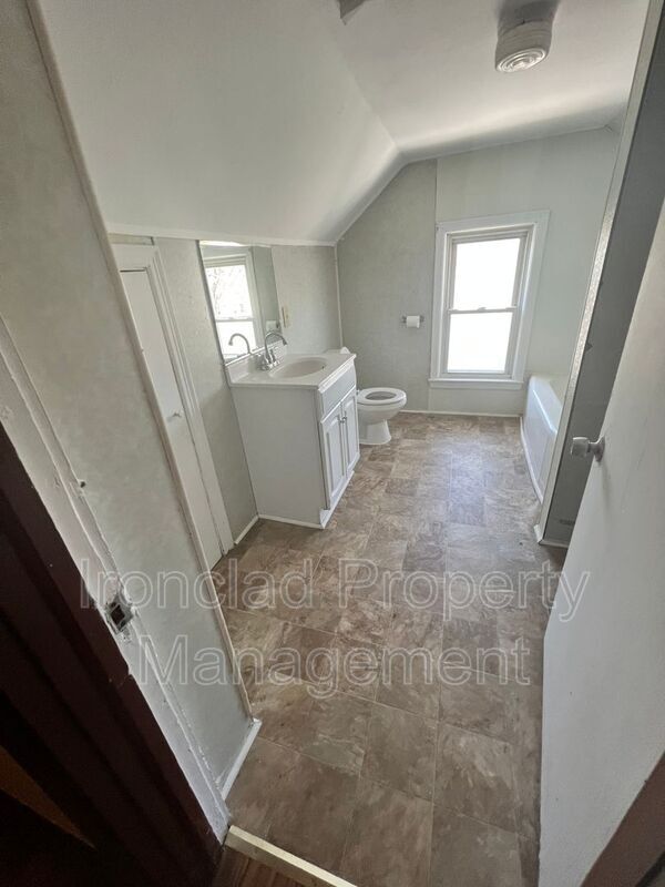 Building Photo - 192 Liberty St