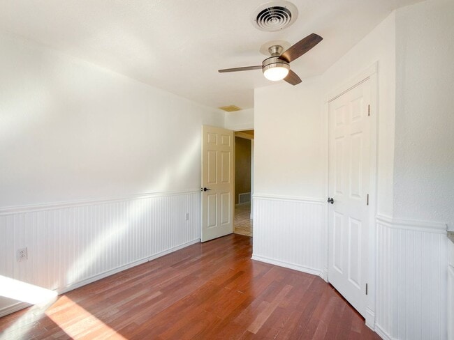 Building Photo - Roomy 5 Bedroom Home with Solar Panels