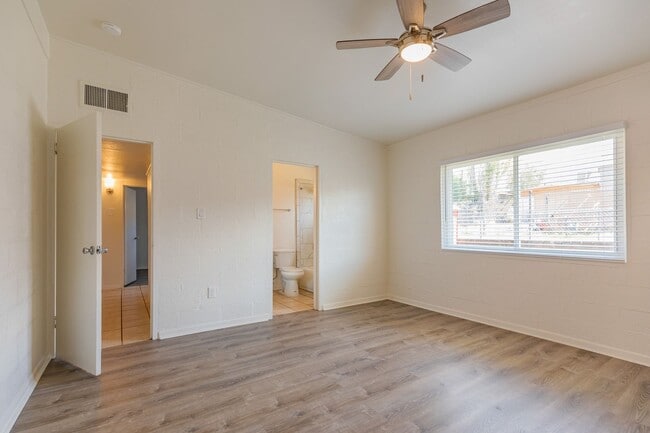 Building Photo - 3 Bedroom 2 Bath Home