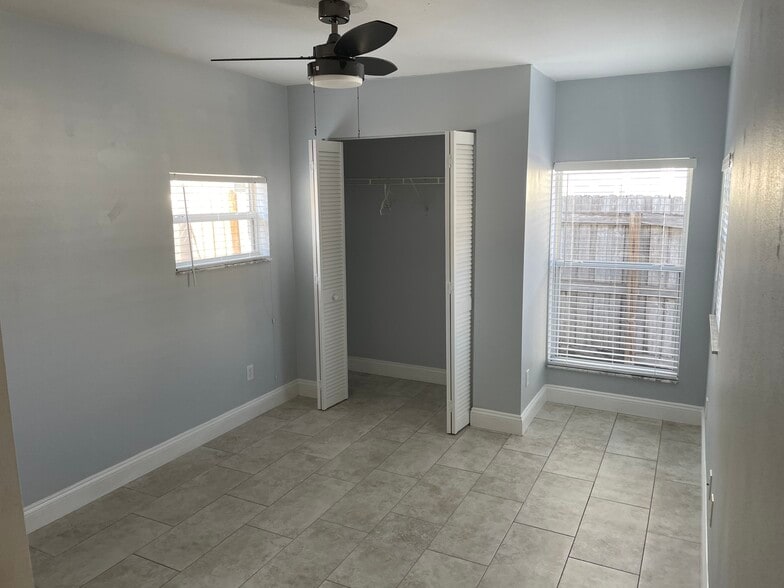 Master closet - 3815 1ST AVE N