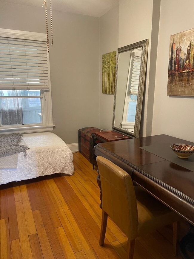 Building Photo - Charming duplex available in Cherry Creek North, one of Denver’s most sought-after neighborhoods!