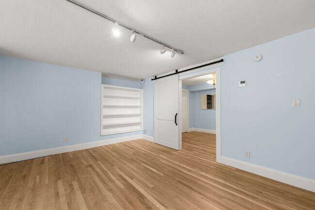 Building Photo - 242 Beacon St