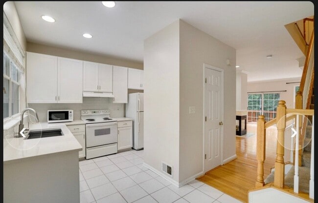 Building Photo - 6490 Tayack Pl