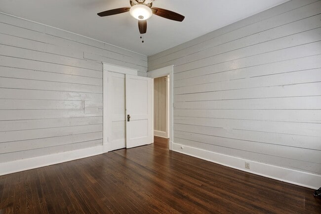 Building Photo - 6bed/3bath House in West Campus