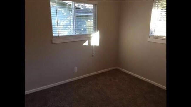 Building Photo - 311 Sheraton Ave