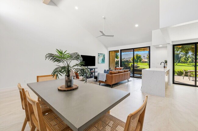 Building Photo - 179 Gran Via