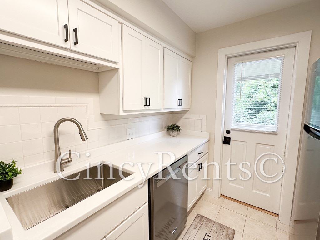 Building Photo - 6239 Crestview Plz