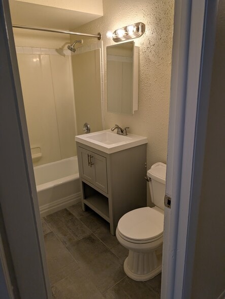 Bathroom - 924 Warren Ave