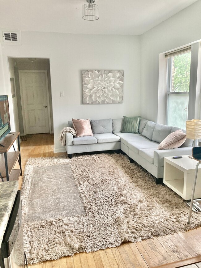 Building Photo - 1626 W Farwell Ave