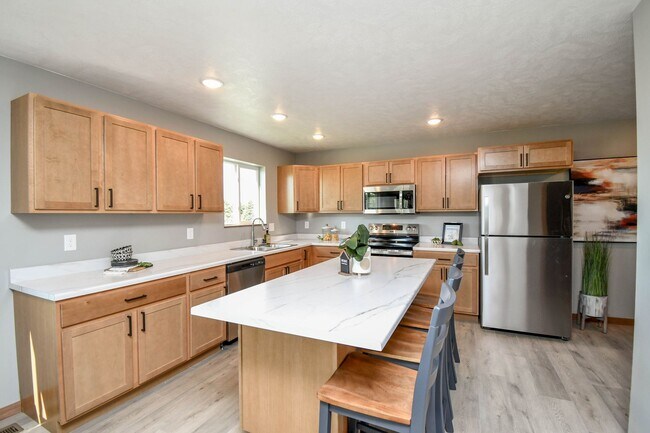 Building Photo - Spacious & Stylish 4-Bedroom Twinhome with...