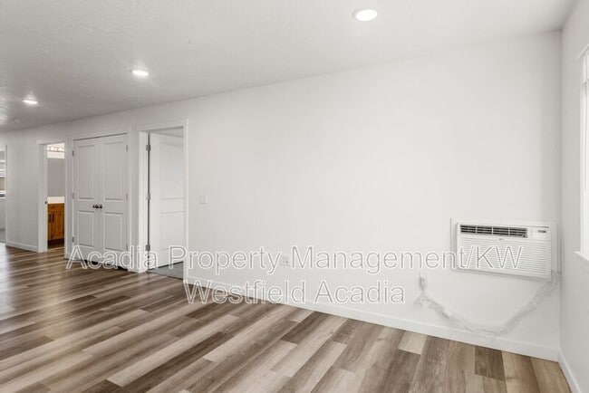 Building Photo - 5773 S 5th Ave