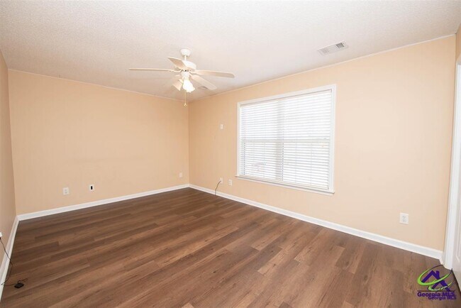 Building Photo - 122 Emberly Ln