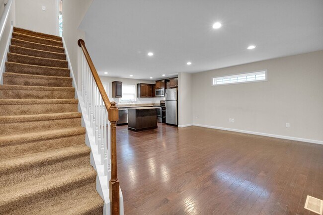 Building Photo - Modern 3-Bed Townhome on Quiet Cul-de-Sac in Bethlehem – Energy Efficient & Move-In Ready