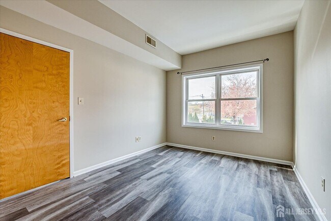 Building Photo - 160 Durham Ave