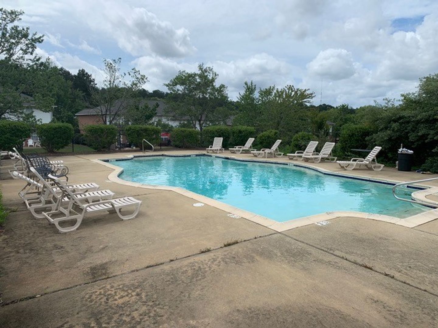 Building Photo - Donahue Crossing